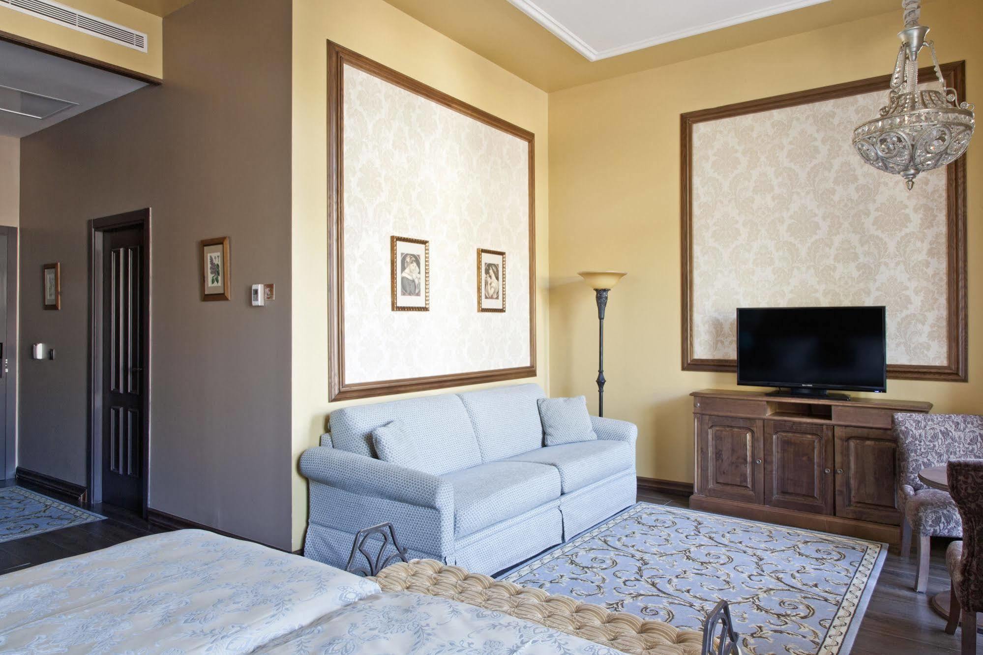 סאלו Portaventura Hotel Lucy'S Mansion - Includes Unlimited Access & Express Wristband To Portaventura Park & Ferrari Land מראה חיצוני תמונה